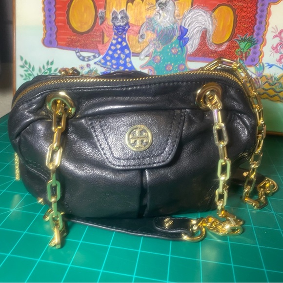 Tory Burch Black Leather Crossbody Bag with Gold Chain - Picture 3 of 12